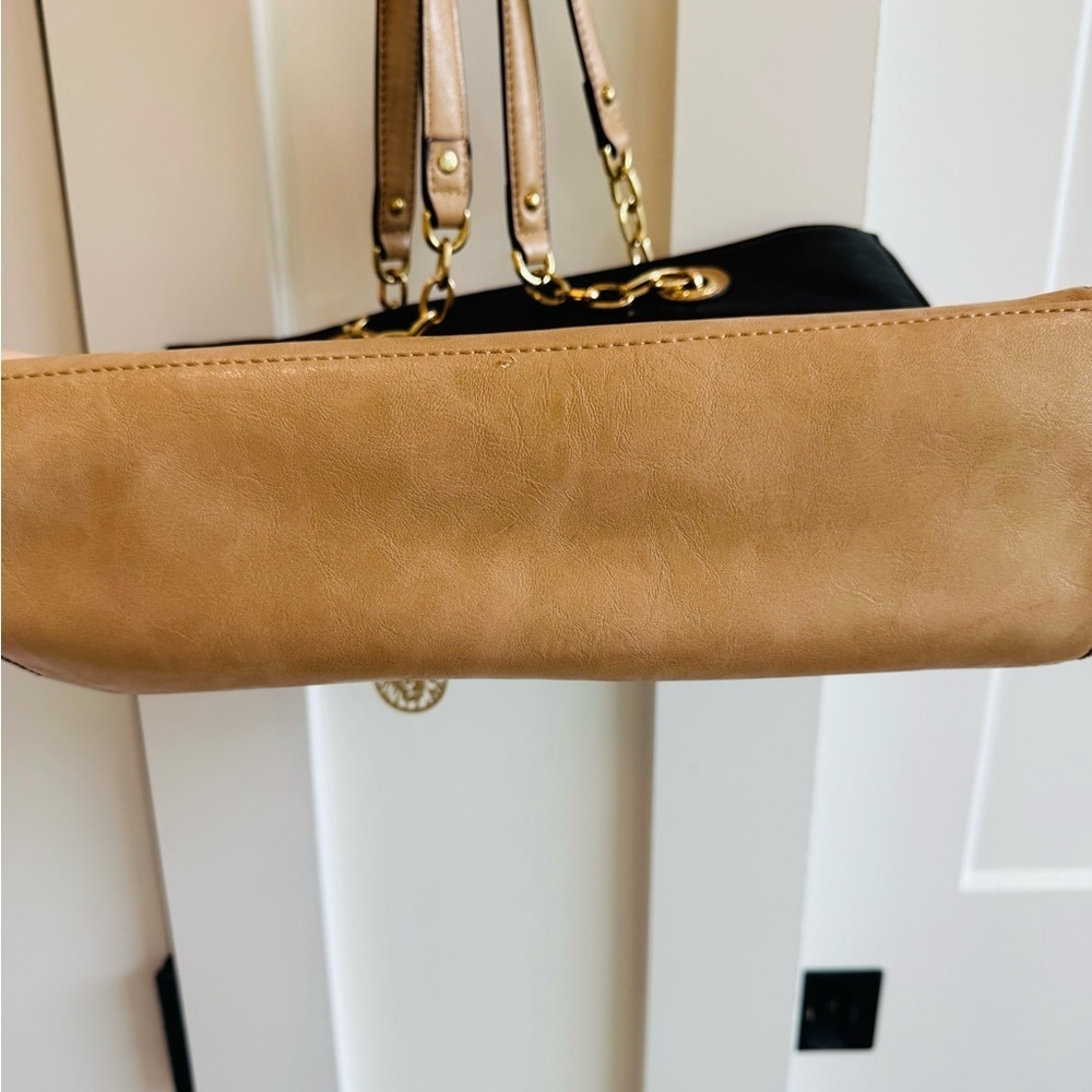 Ann Klein Black and Tan Women's Handbag - Picture 8 of 9